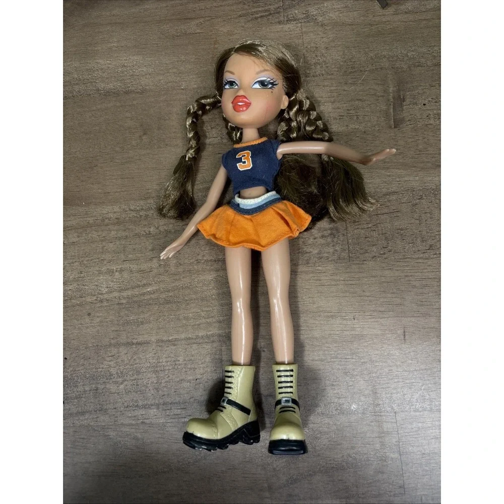 Bratz Doll Yasmin Sportz Soccer & Jade Xpress It Incomplete